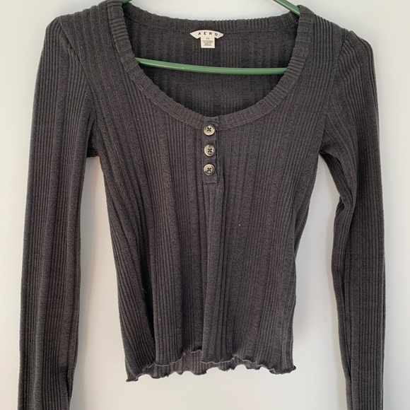 🛍3/$25  AERO Cropped Shirt - Picture 1 of 3